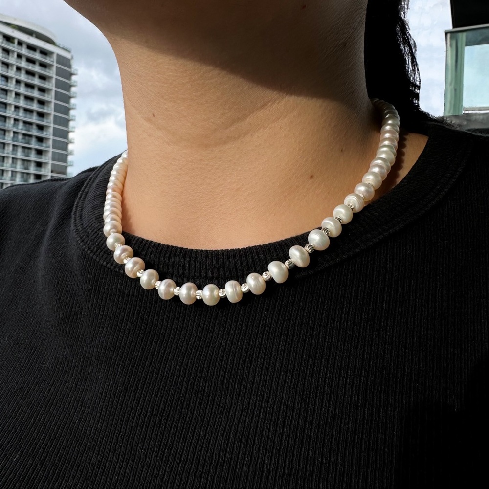 Fresh water Pearl Necklace / Sterling Silver mooncut beads and expandable lock.